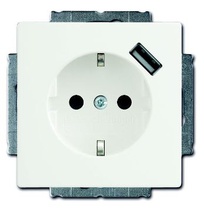 Изображение товара ABB BJE Блок розетки SCHUKO с з.шт. с зар. устр-вом USB, безвинт. клеммы, 16А, 700мА, белый