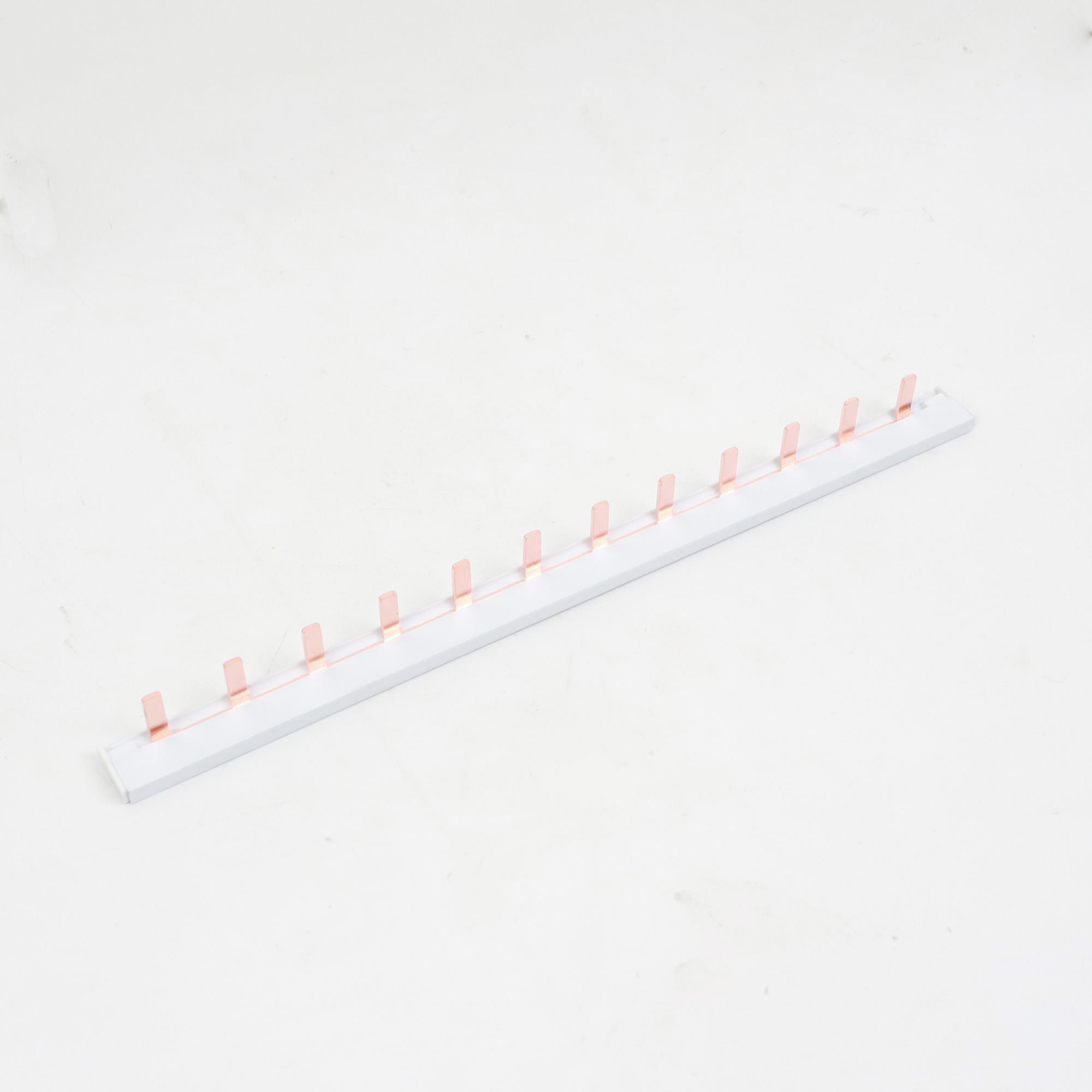 Изображение товара DKC Соединительная шина BBS-MD63 типа PIN, 1 полюс, 56 присоединений, для  модульной аппаратуры