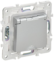 Изображение товара IEK SKANDY Серебряный Розетка с/з с защитными шторками и крышкой 16А IP44 SK-R11S