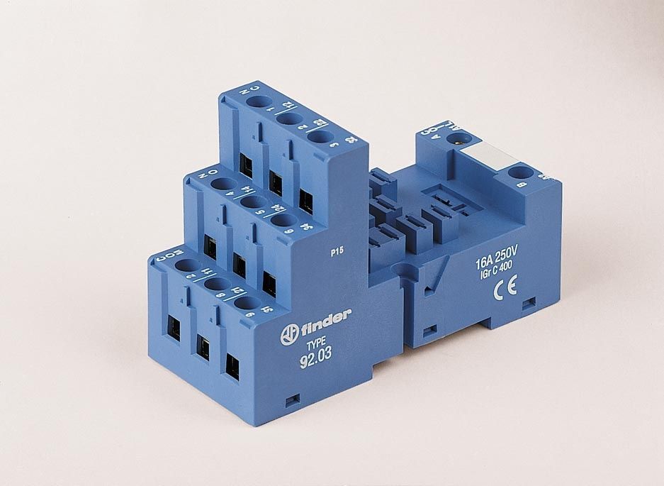 Изображение товара Finder Розетка с винтовыми клеммами (с зажимной клетью) для реле 62.32/62.33, синий