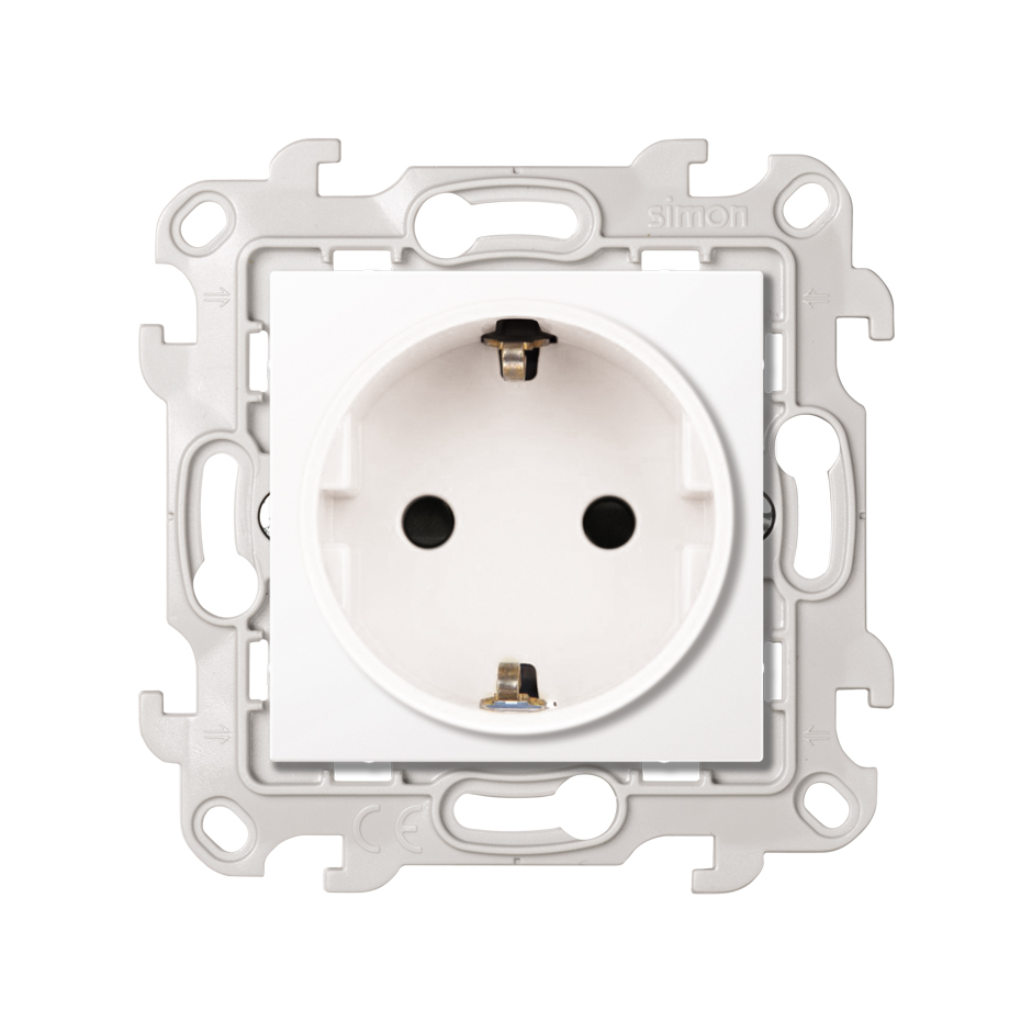Изображение товара Simon 24 Белая Розетка 2К+3 Sсhuko с защитными шторками Изображение товара Simon 24 Белая Розетка 2К+3 Sсhuko с защитными шторками