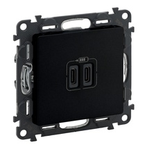 Изображение товара Legrand Valena LIFE Black. Зарядное устройство с двумя USB-разьемами тип C-тип С 240В/5В 3000мА. С лицевой панелью. Цвет Антрацит..