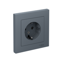 Изображение товара Systeme Electric AtlasDesign Грифель Розетка с/з со шторками, 16А, в сборе