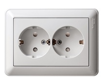 Изображение товара Systeme Electric Wessen 59 Бел Розетка 2-ая с/з с защитными шторками (в сборе, с рамкой)