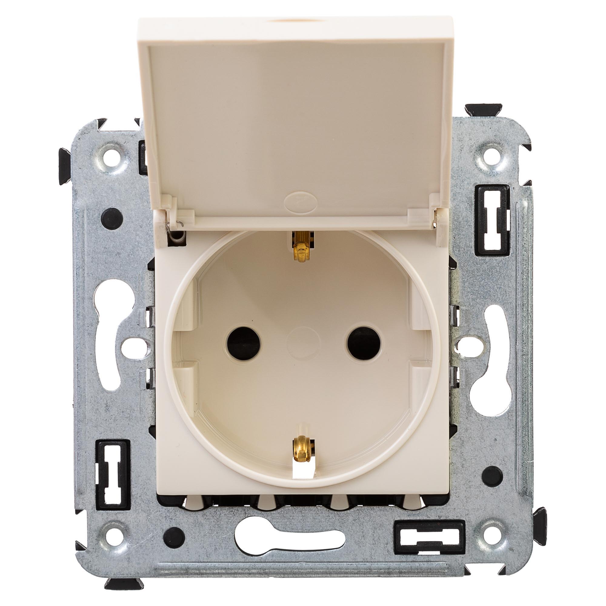 Изображение товара Розетка DKC Avanti 2P+E с крышкой, ванильная дымка, скрытого монтажа