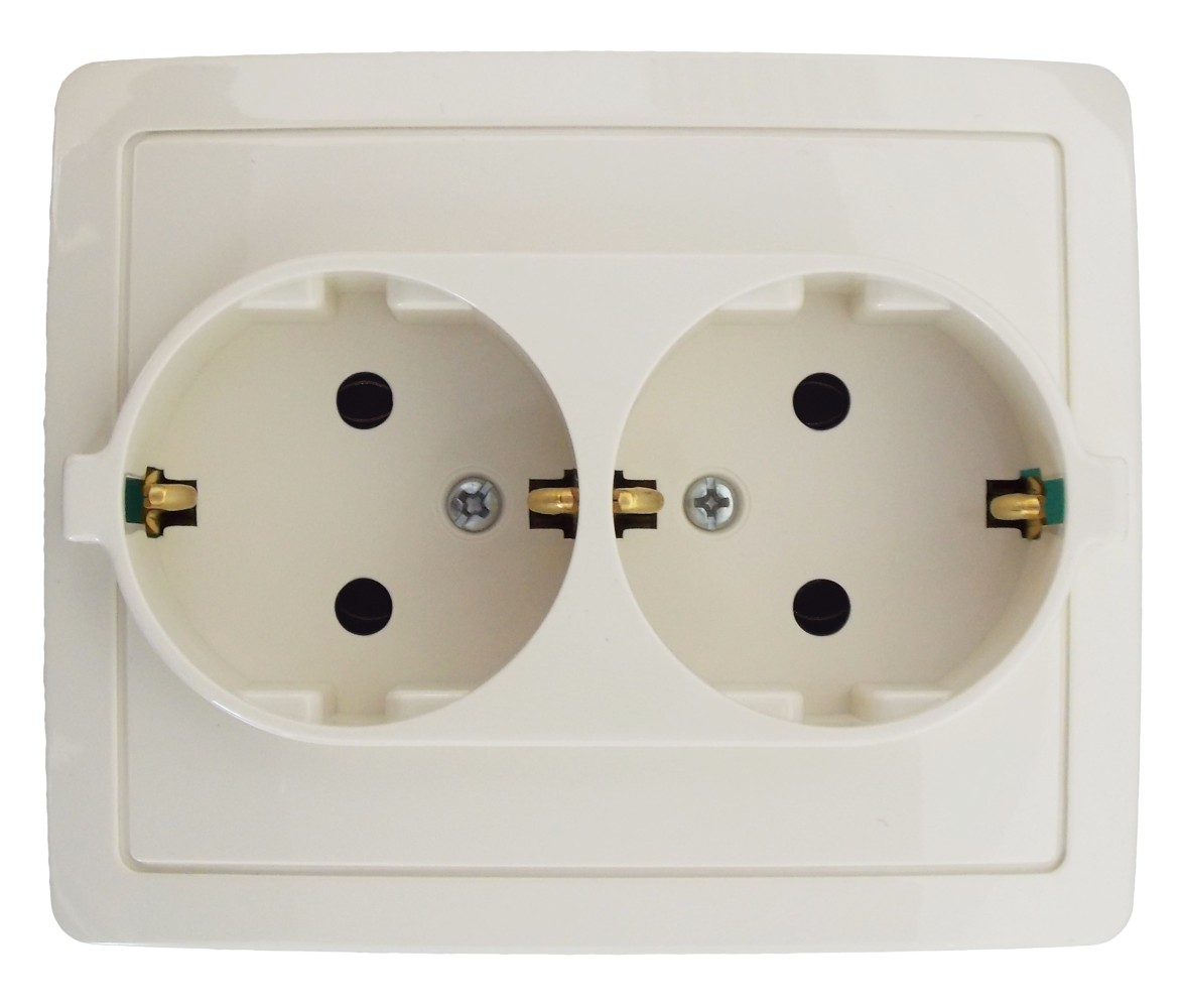 Изображение товара Simon 15 Слоновая кость Розетка двойная с заземлением 2*2Р+Е без шторок, винт.зажим,16А, 250В