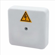 Изображение товара КМ-Профиль Коробка распределительная огнестойкая КРОПС-П0, IP41, габаритные размеры 75х75х20 мм, для кабелей сечением до 2,5 мм2, 6 клемм