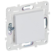 Изображение товара IEK SKANDY Арктический белый Выключатель 1-клавишный перекрестный 10А SK-V03W Изображение товара IEK SKANDY Арктический белый Выключатель 1-клавишный перекрестный 10А SK-V03W