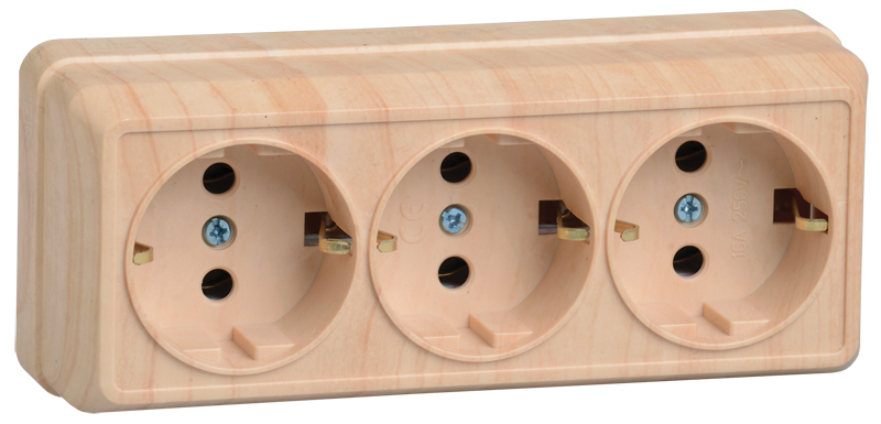 Изображение товара GENERICA РС23-3-ОС: розетка 3 поста, открытая установка, дерево, 16 А