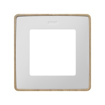 Изображение товара Simon 82 Detail Белый, основание дерево Рамка 1-ая