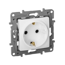 Изображение товара Legrand Etika Белый Розетка с/з со шторками, винт. клем.