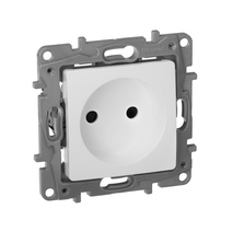 Изображение товара Legrand Etika Белый Розетка б/з со шторками, винтовые клеммы.