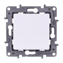 Изображение товара Legrand Etika Белый Переключатель промежуточный 1-клавишный, винтовые клеммы, 10AX, 250 В.